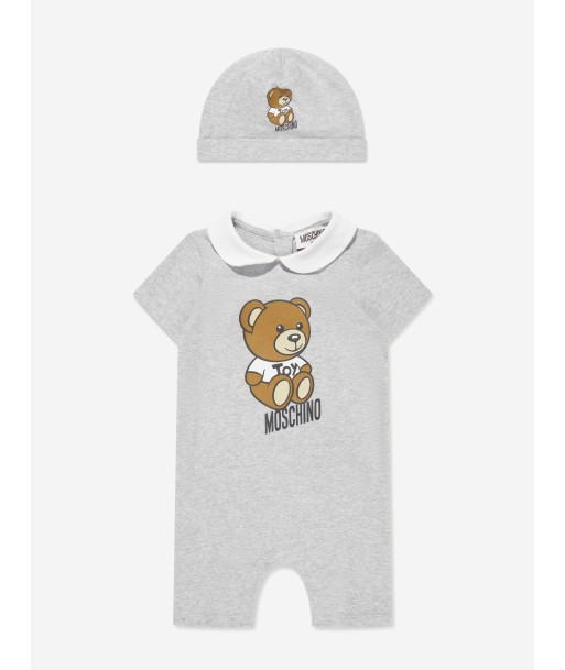 Moschino Baby Romper And Hat Gift Set in Grey votre restaurant rapide dans 